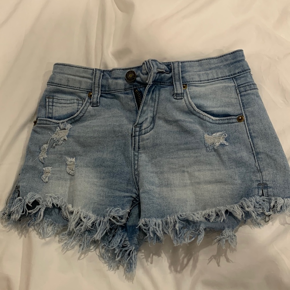 Girls light wash jean shorts size medium